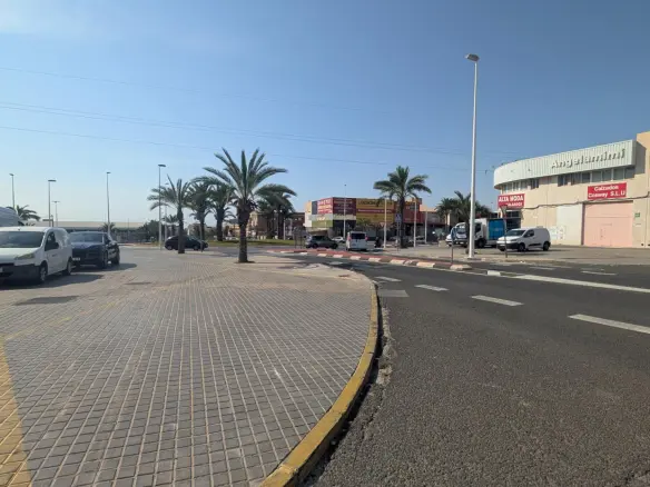 Industrial Unit Of 480 M² In Elche, Spain