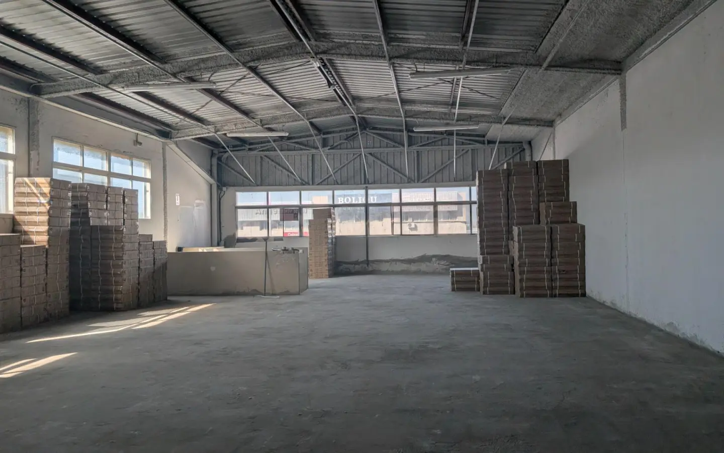 Industrial Unit Of 480 M² In Elche, Spain