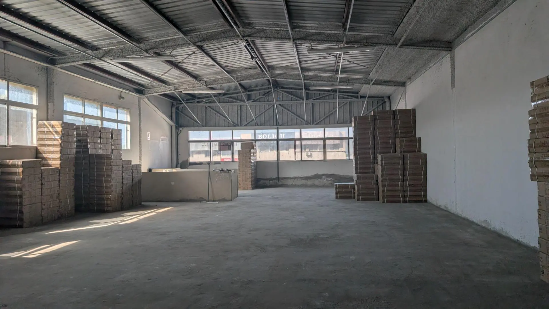 Industrial Unit Of 480 M² In Elche, Spain