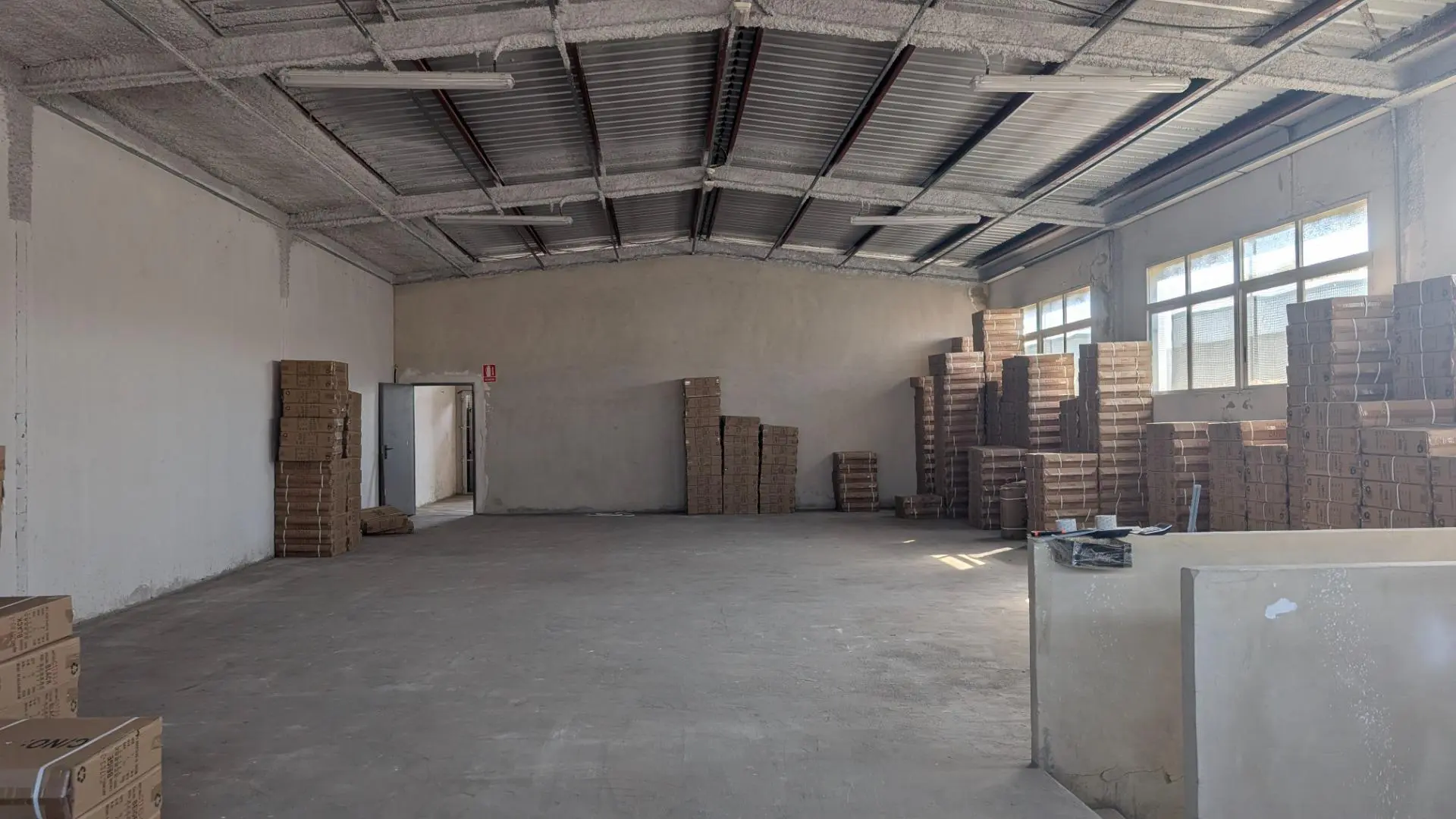 Industrial Unit Of 480 M² In Elche, Spain