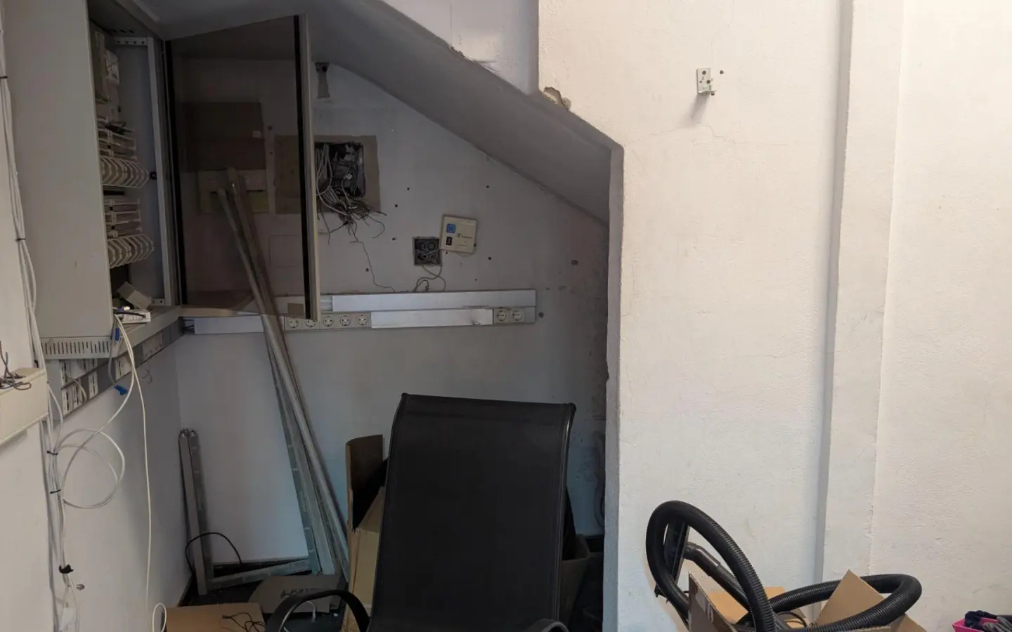 Industrial Unit Of 480 M² In Elche, Spain