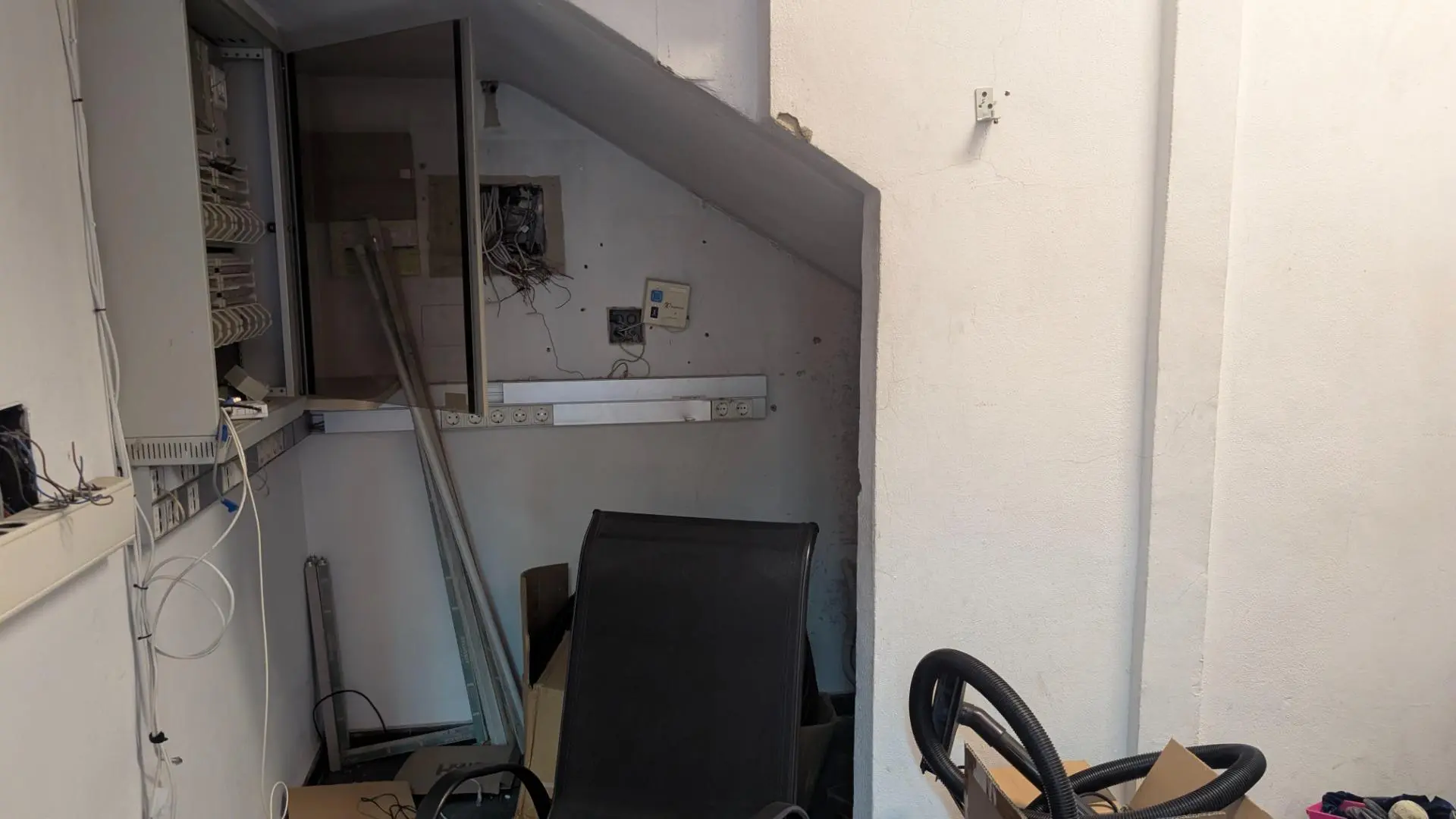 Industrial Unit Of 480 M² In Elche, Spain
