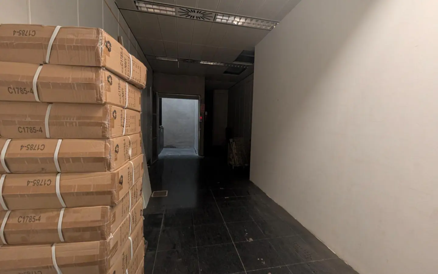 Industrial Unit Of 480 M² In Elche, Spain