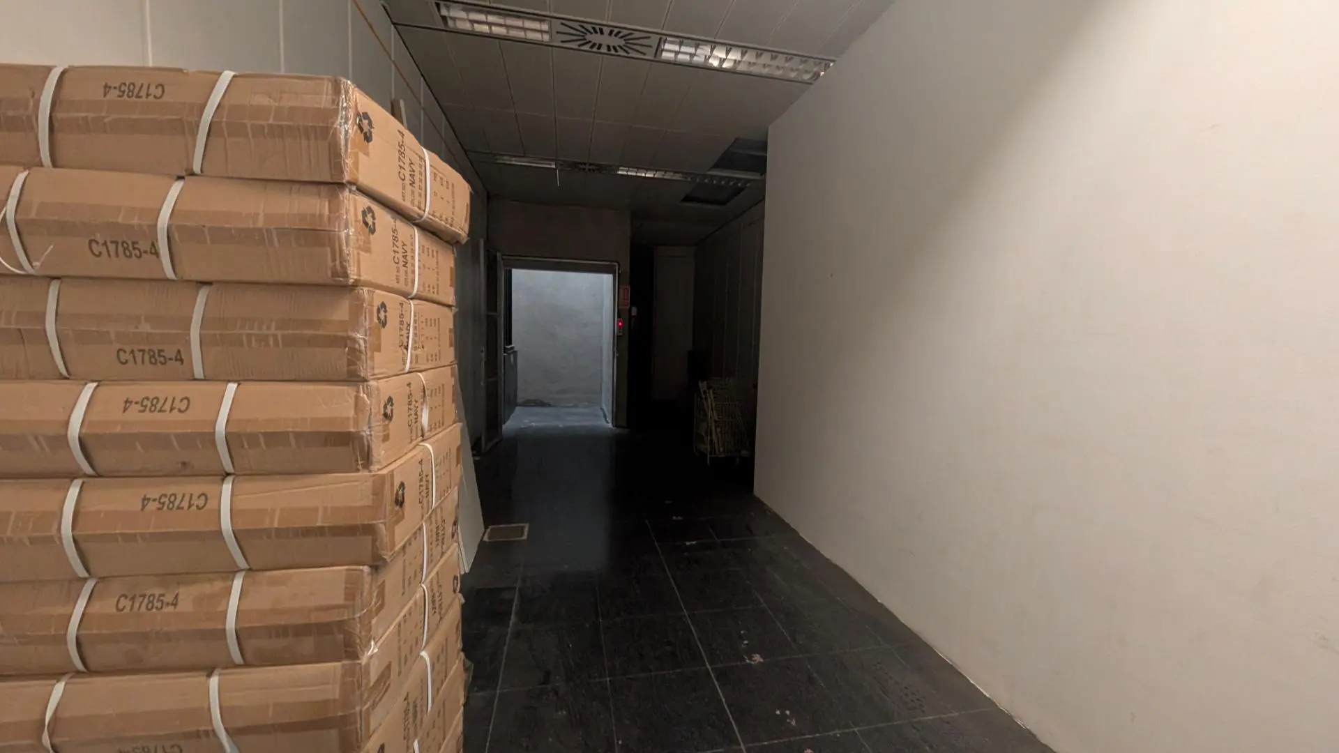 Industrial Unit Of 480 M² In Elche, Spain