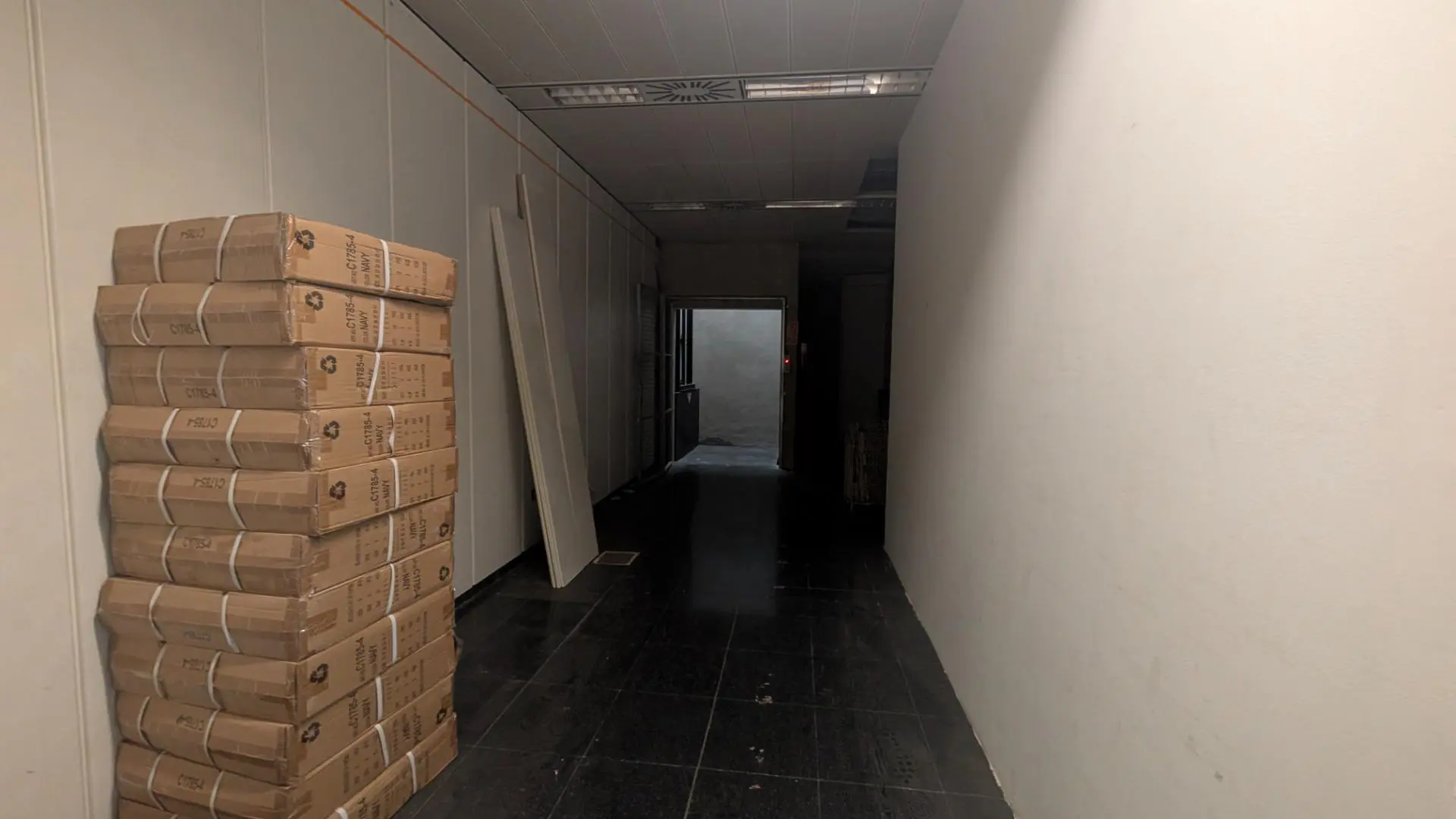 Industrial Unit Of 480 M² In Elche, Spain
