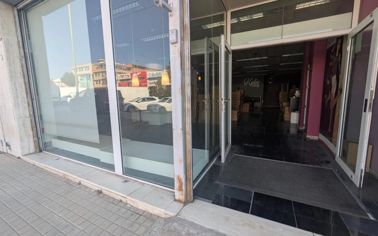 Industrial Unit Of 480 M² In Elche, Spain