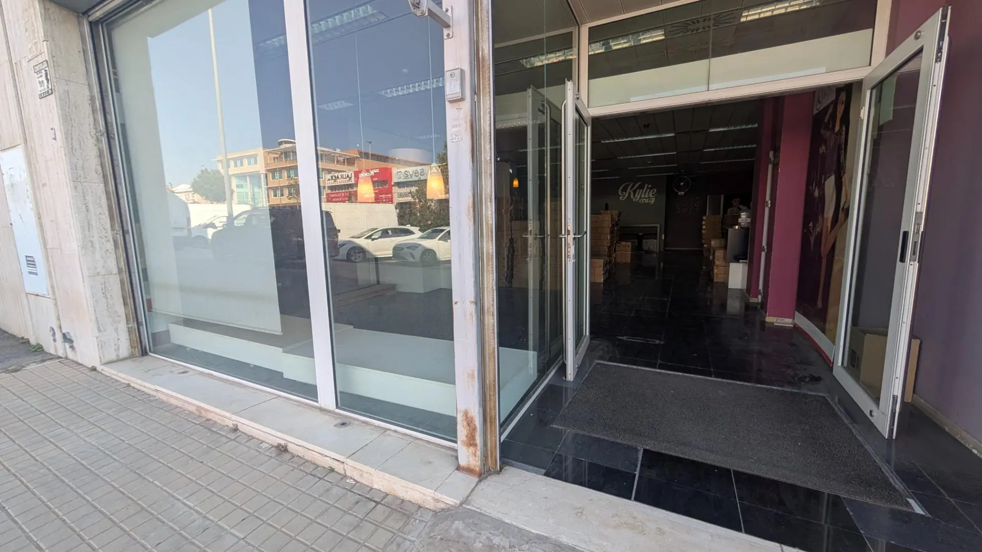 Industrial Unit Of 480 M² In Elche, Spain