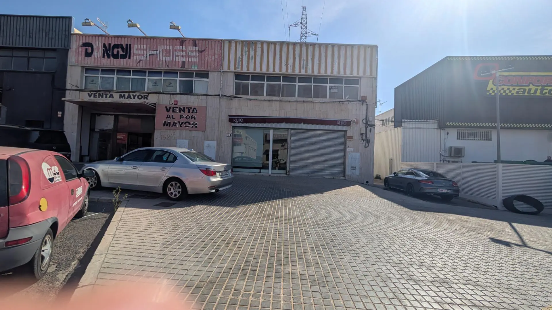 Industrial Unit Of 480 M² In Elche, Spain