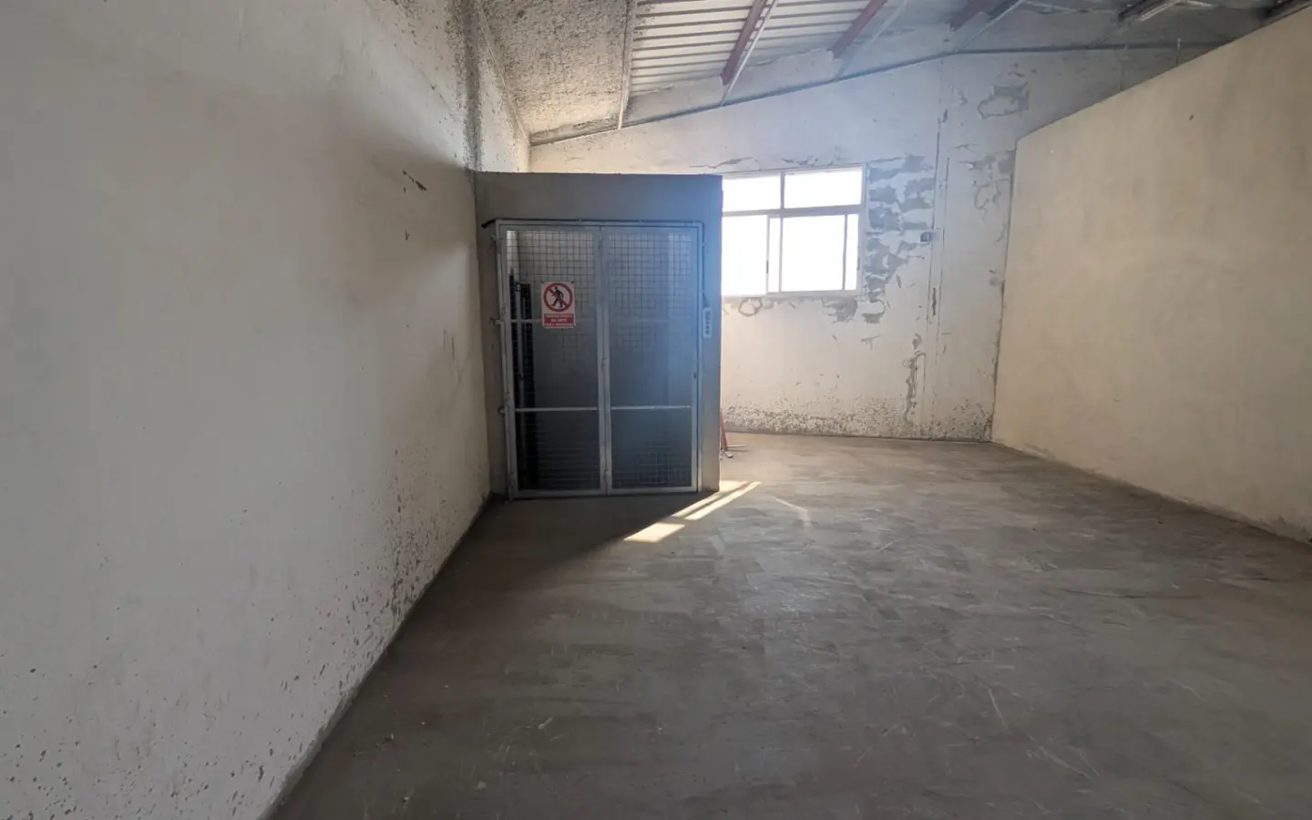 Industrial Unit Of 480 M² In Elche, Spain