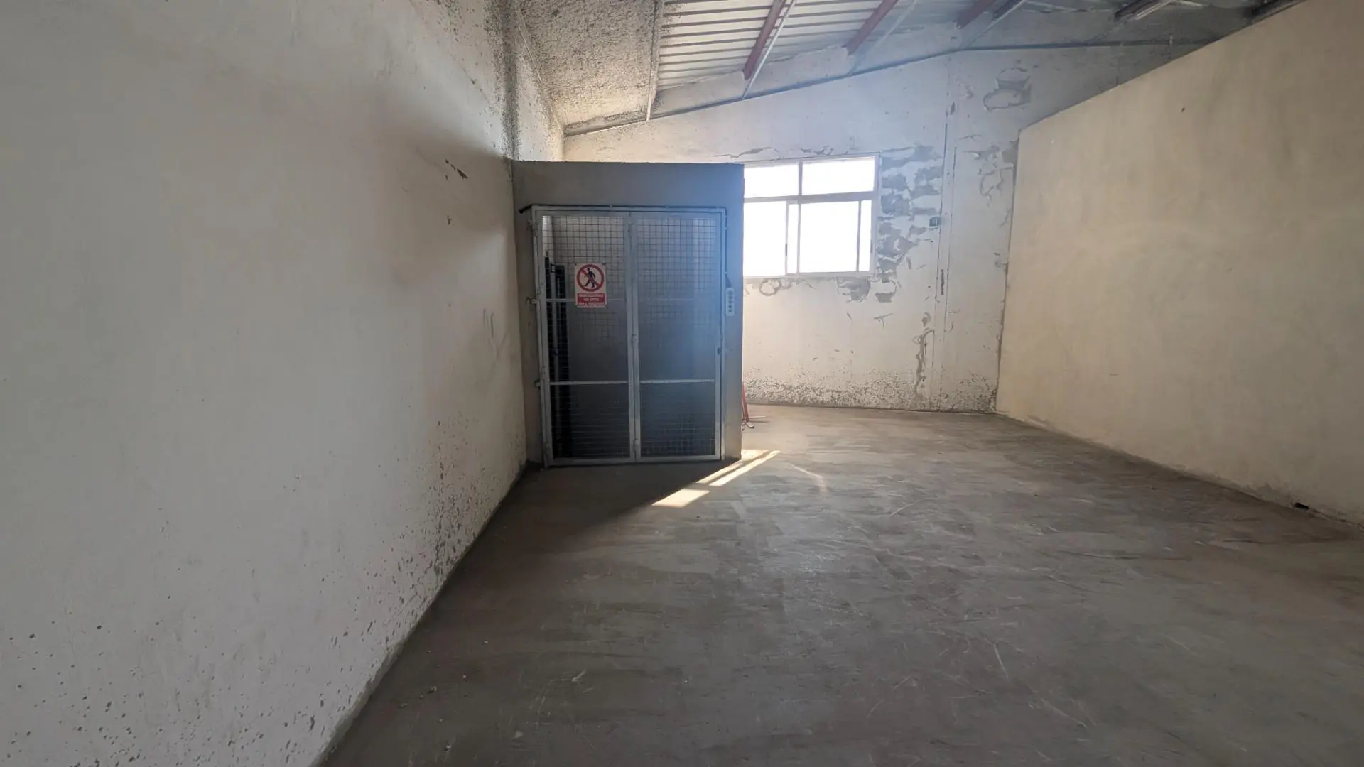 Industrial Unit Of 480 M² In Elche, Spain