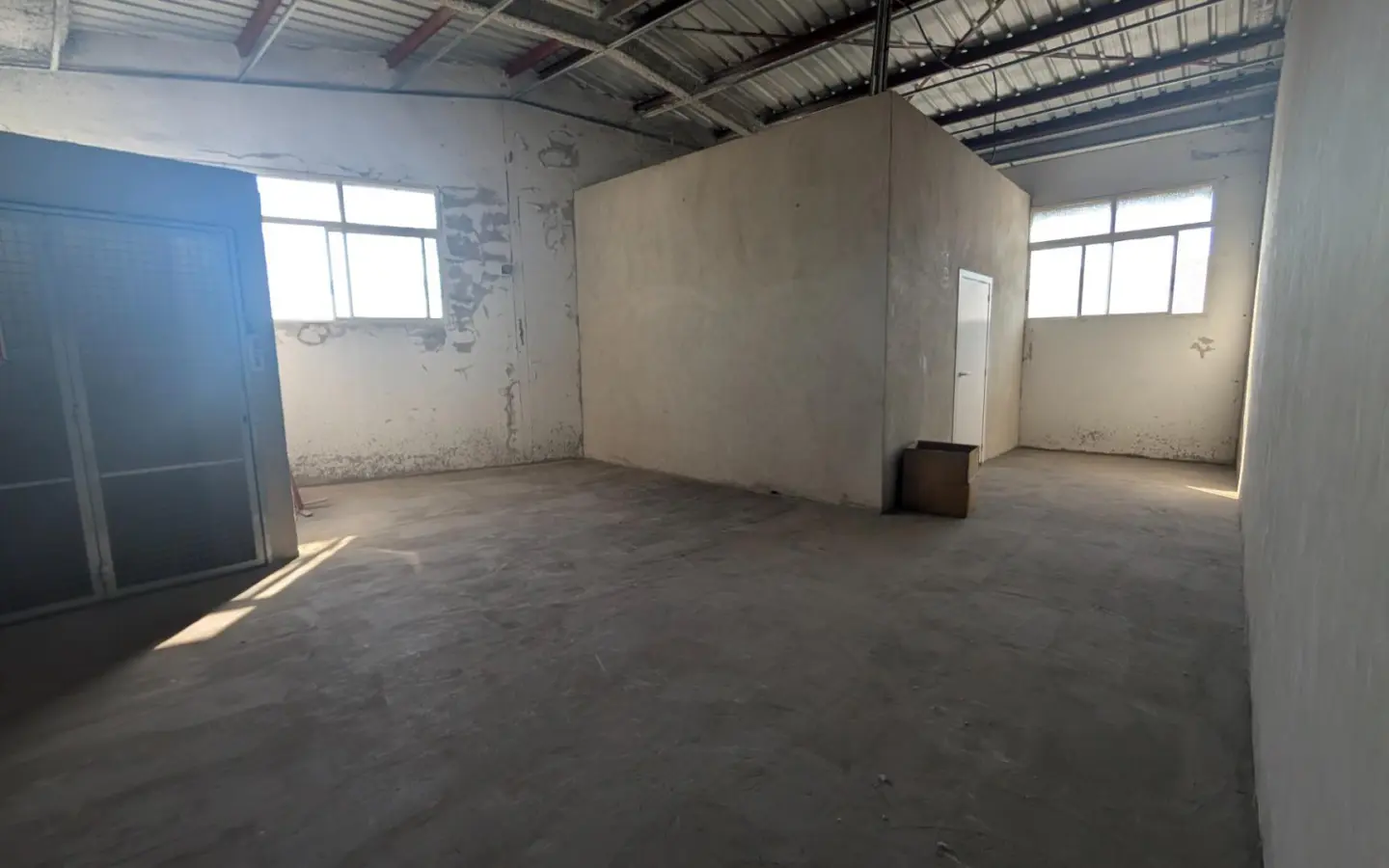 Industrial Unit Of 480 M² In Elche, Spain