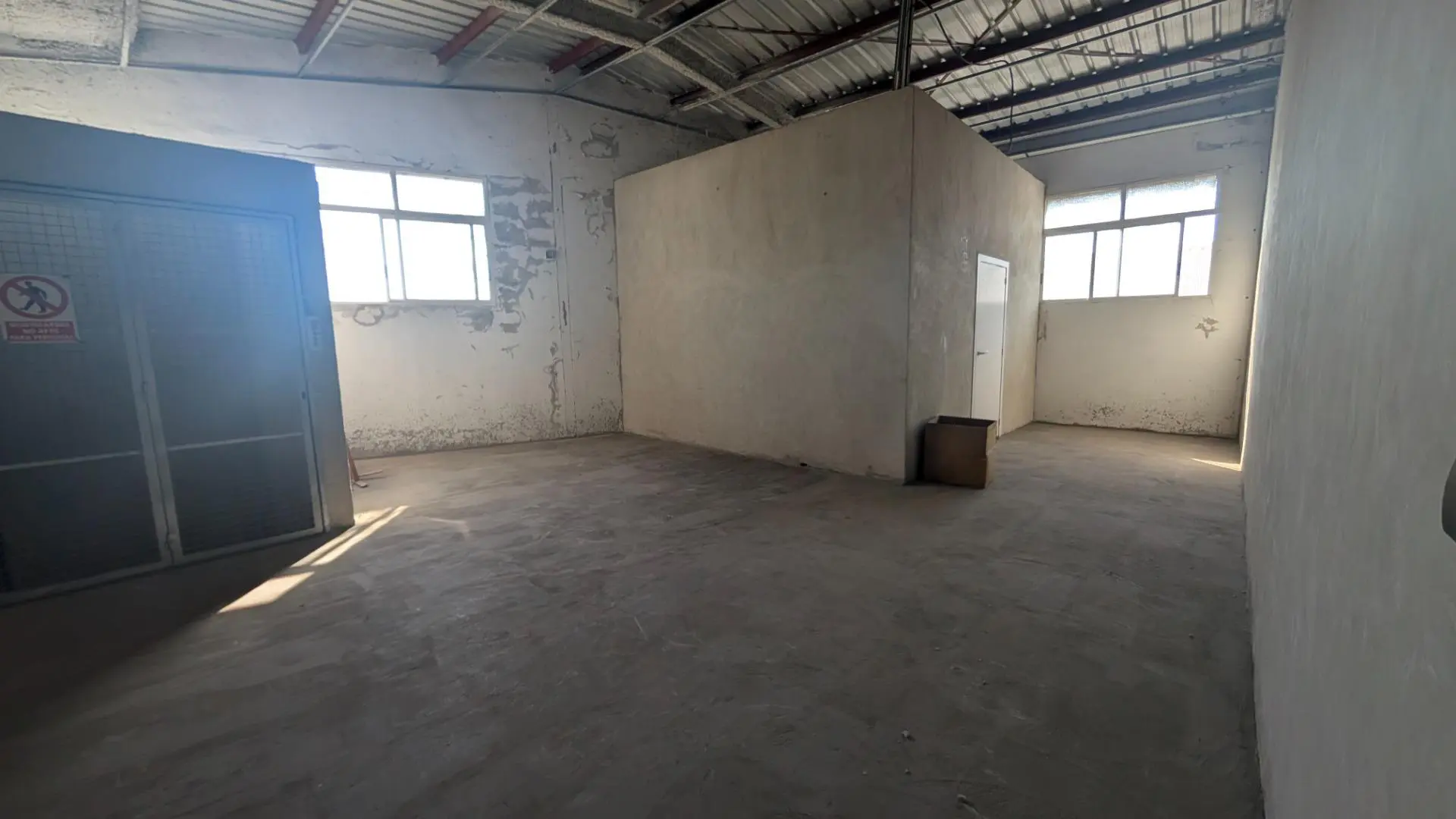 Industrial Unit Of 480 M² In Elche, Spain