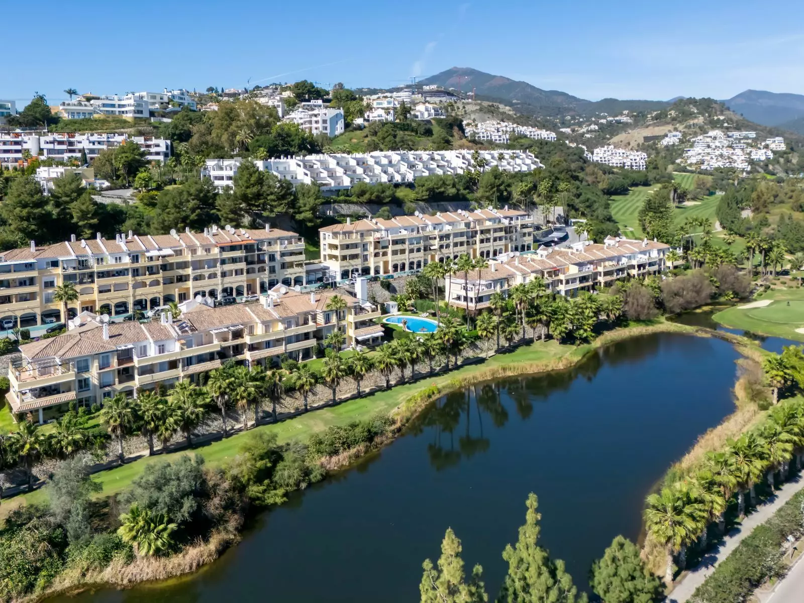 Apartment Of 3 Bedrooms With Lake View In La Quinta Golf, Benahavís.