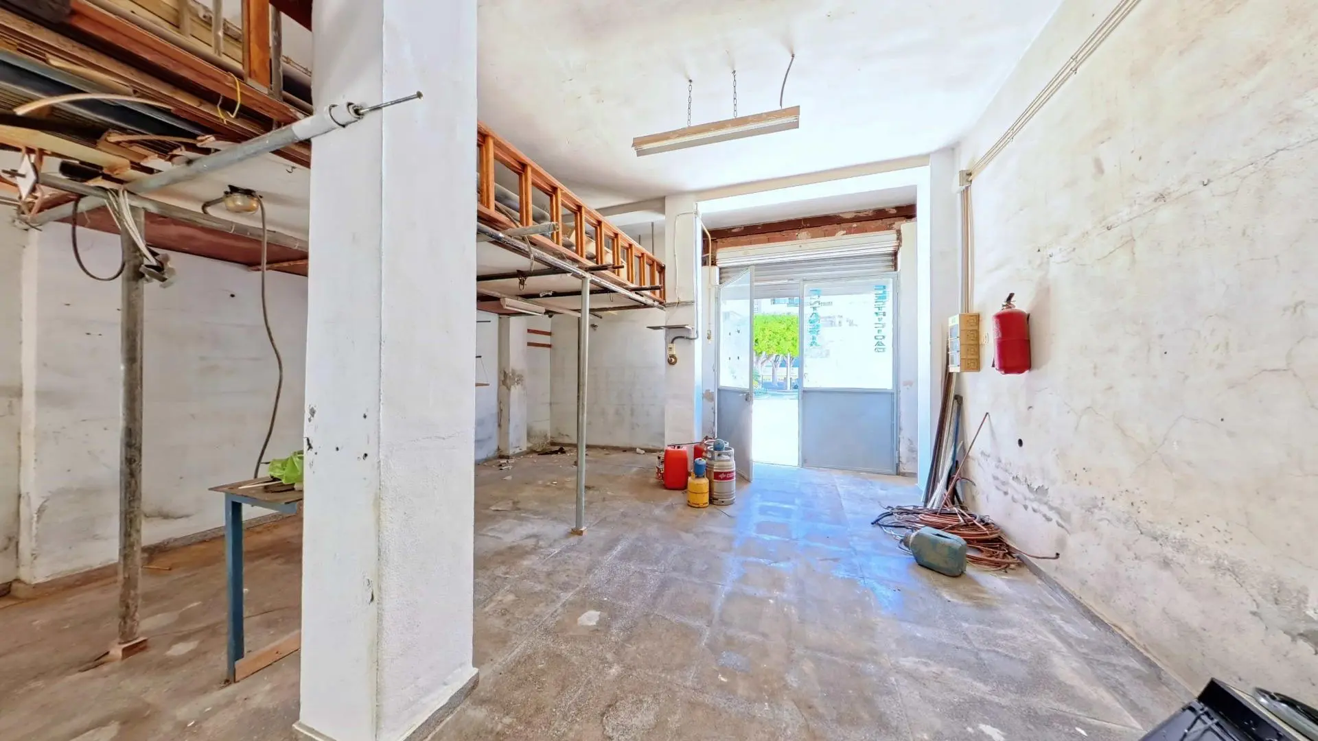 Commercial Unit Of 132 M² In Villajoyosa, Spain