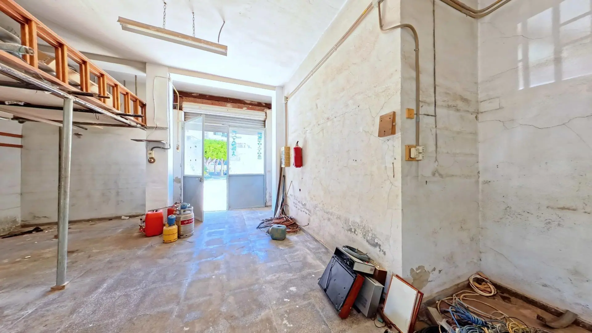 Commercial Unit Of 132 M² In Villajoyosa, Spain