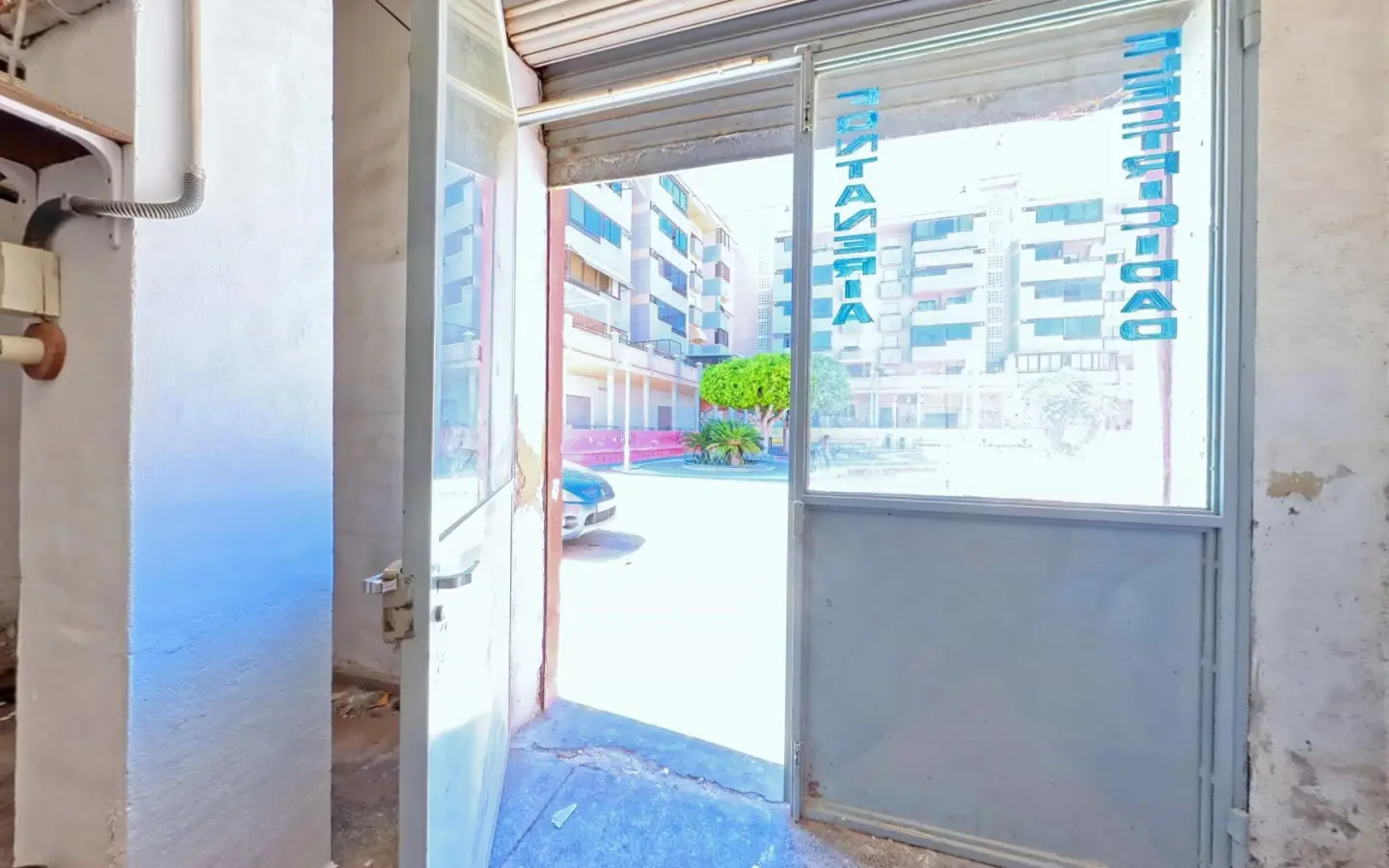 Commercial Unit Of 132 M² In Villajoyosa, Spain