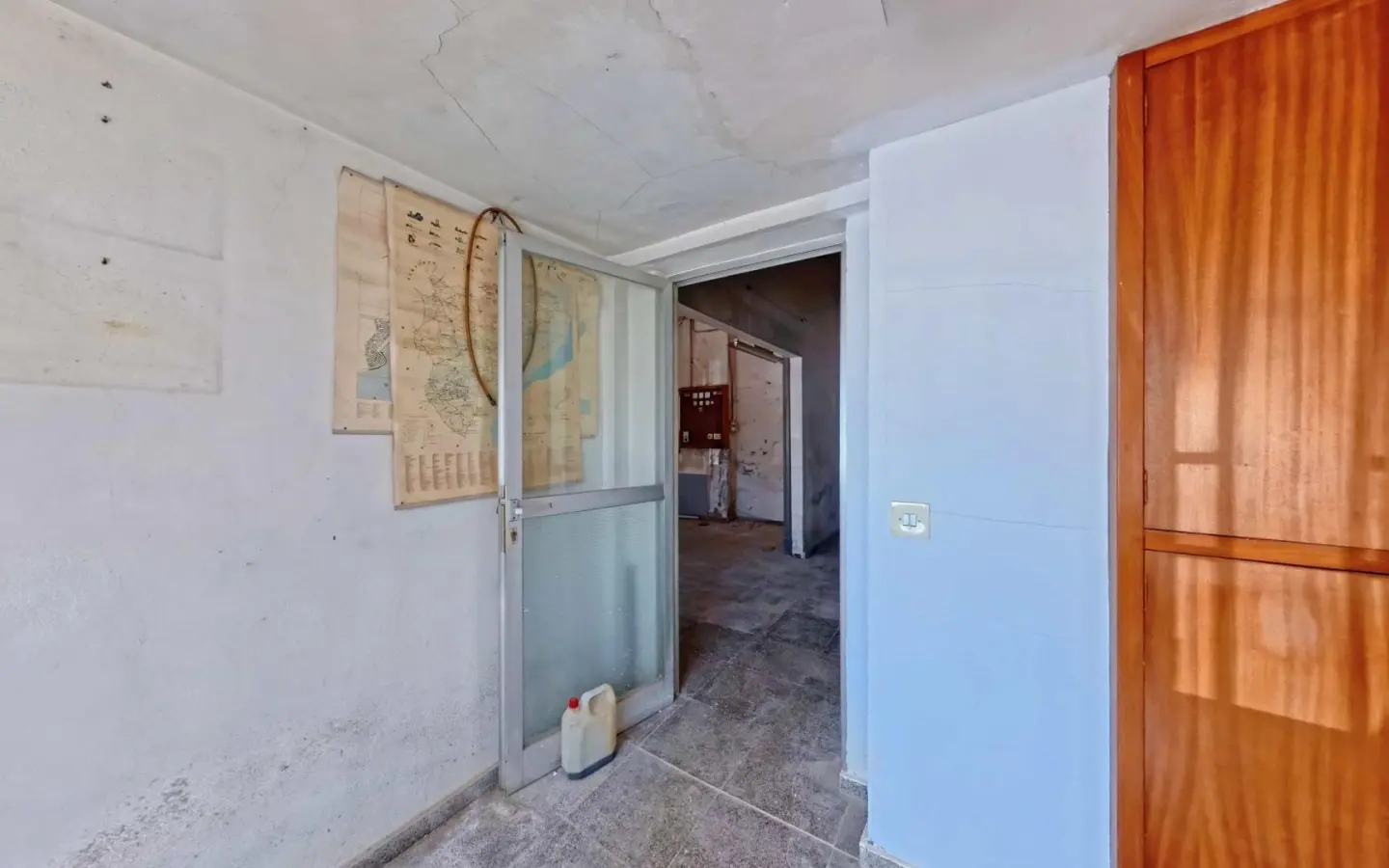 Commercial Unit Of 132 M² In Villajoyosa, Spain