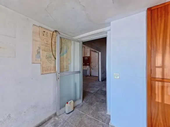 Commercial Unit In Villajoyosa, Spain (132 M²)