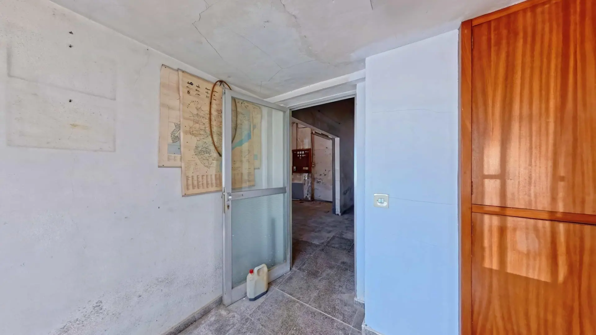 Commercial Unit Of 132 M² In Villajoyosa, Spain