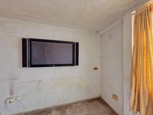 Commercial Unit In Villajoyosa, Spain (132 M²)
