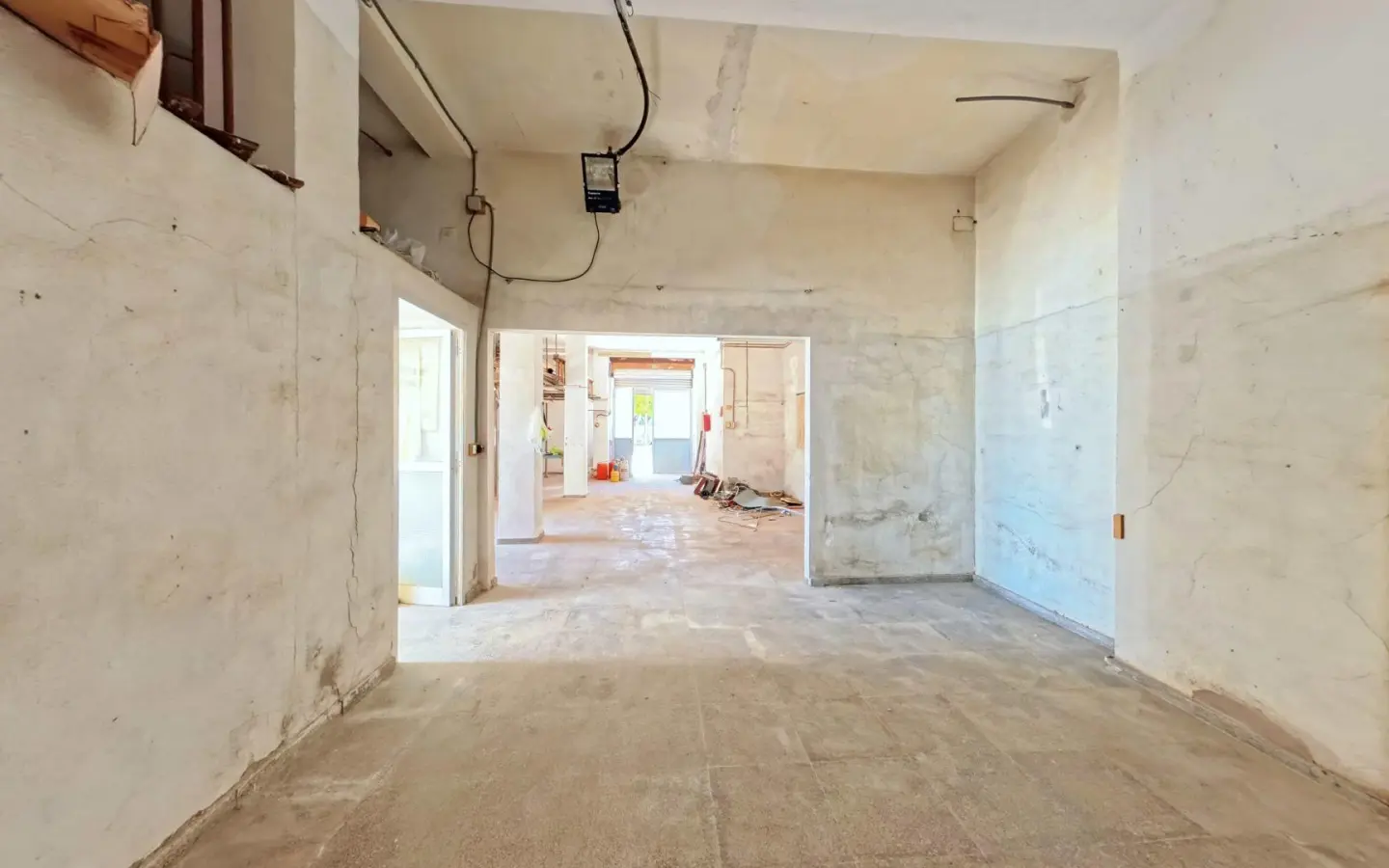 Commercial Unit Of 132 M² In Villajoyosa, Spain
