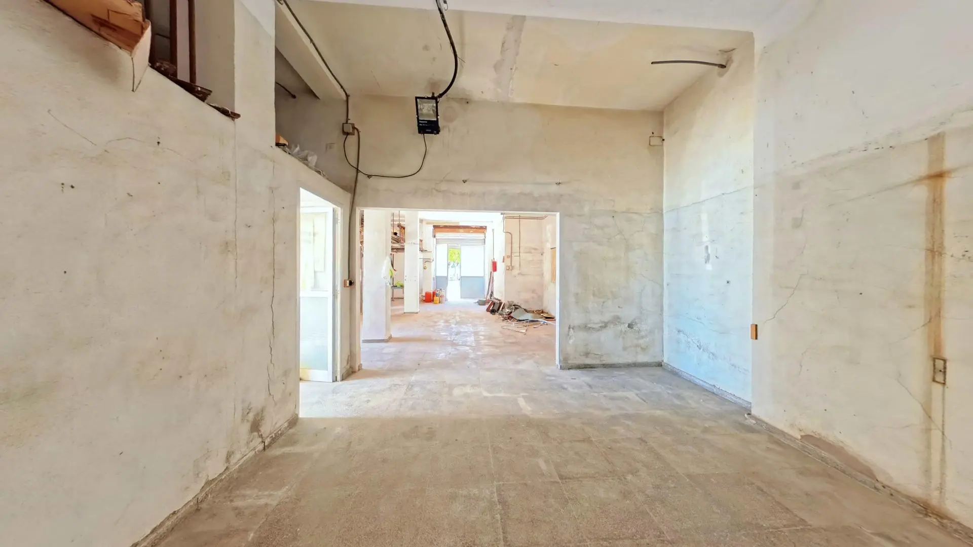 Commercial Unit Of 132 M² In Villajoyosa, Spain