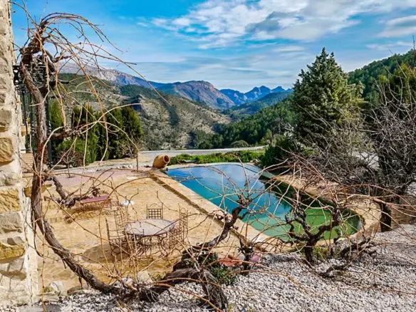 Villa Of 473 M² In Relleu