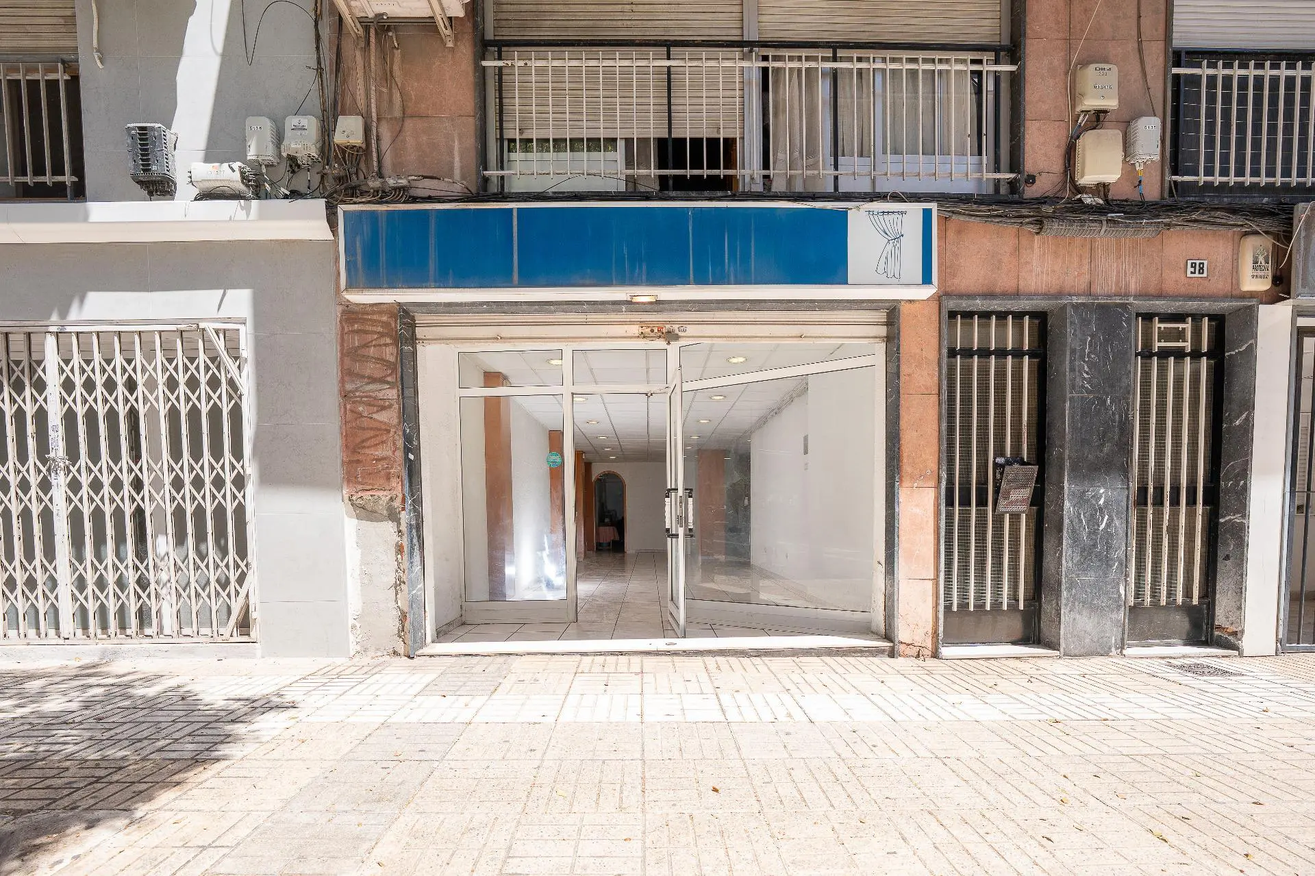 Commercial Unit Of 78 M² In Elche, Spain