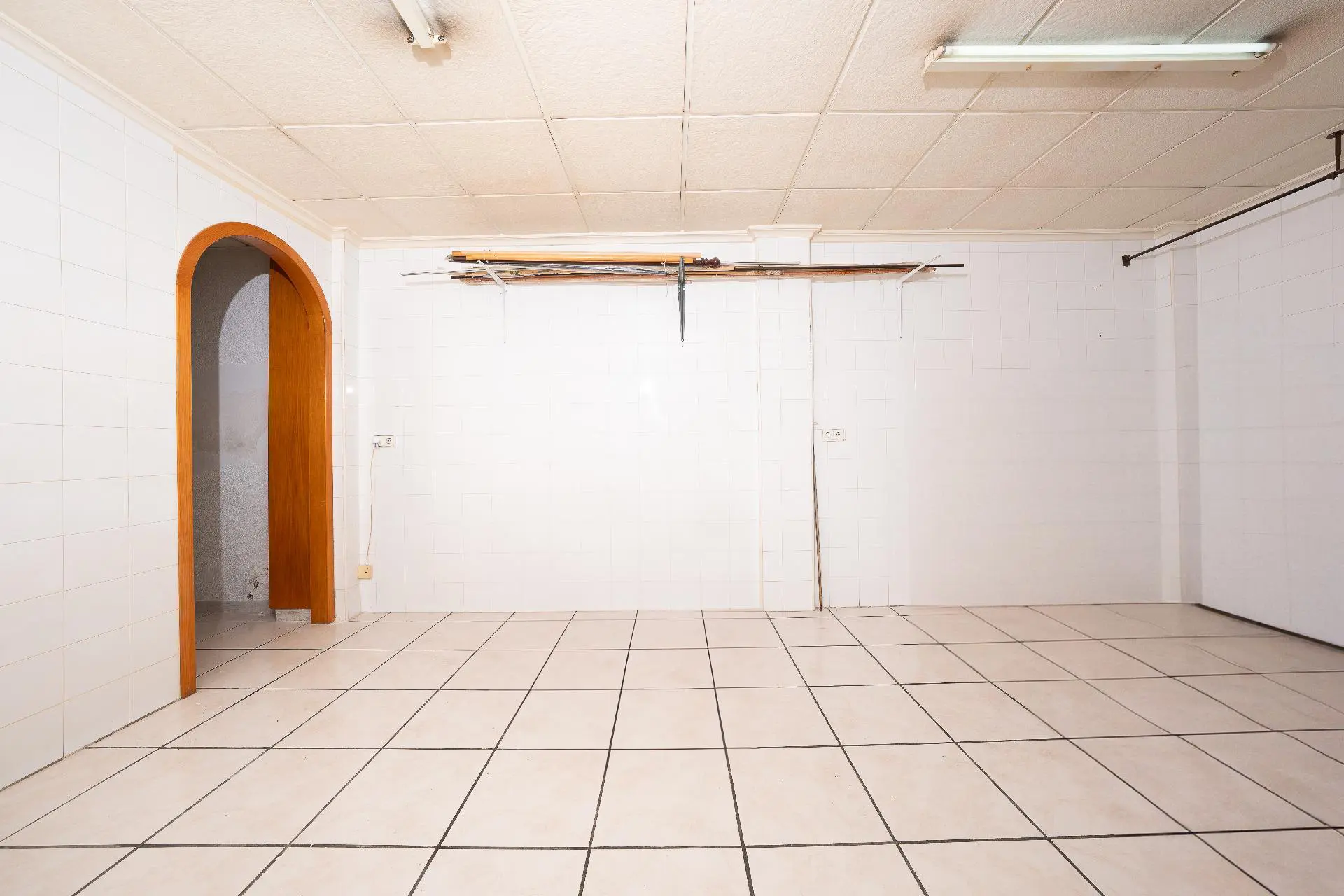 Commercial Unit Of 78 M² In Elche, Spain