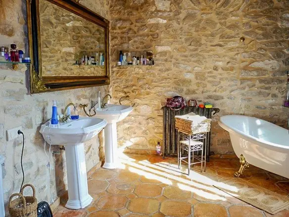 5-bedroom Villa In Relleu, Spain (473 M²)