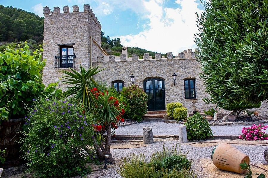 Villa Of 473 M² In Relleu