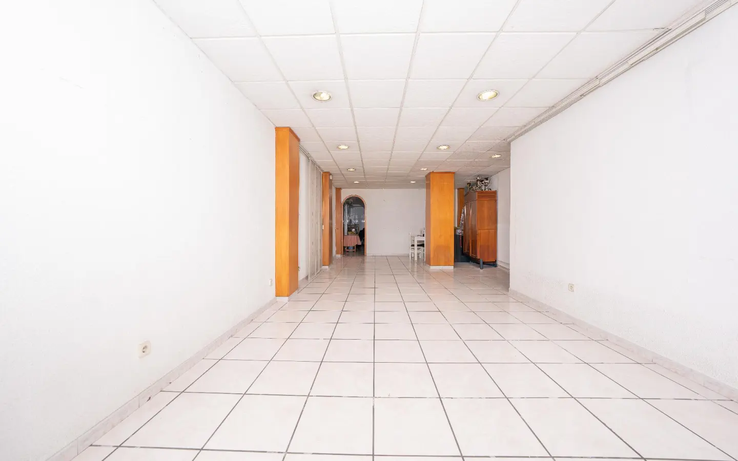 Commercial Unit Of 78 M² In Elche, Spain