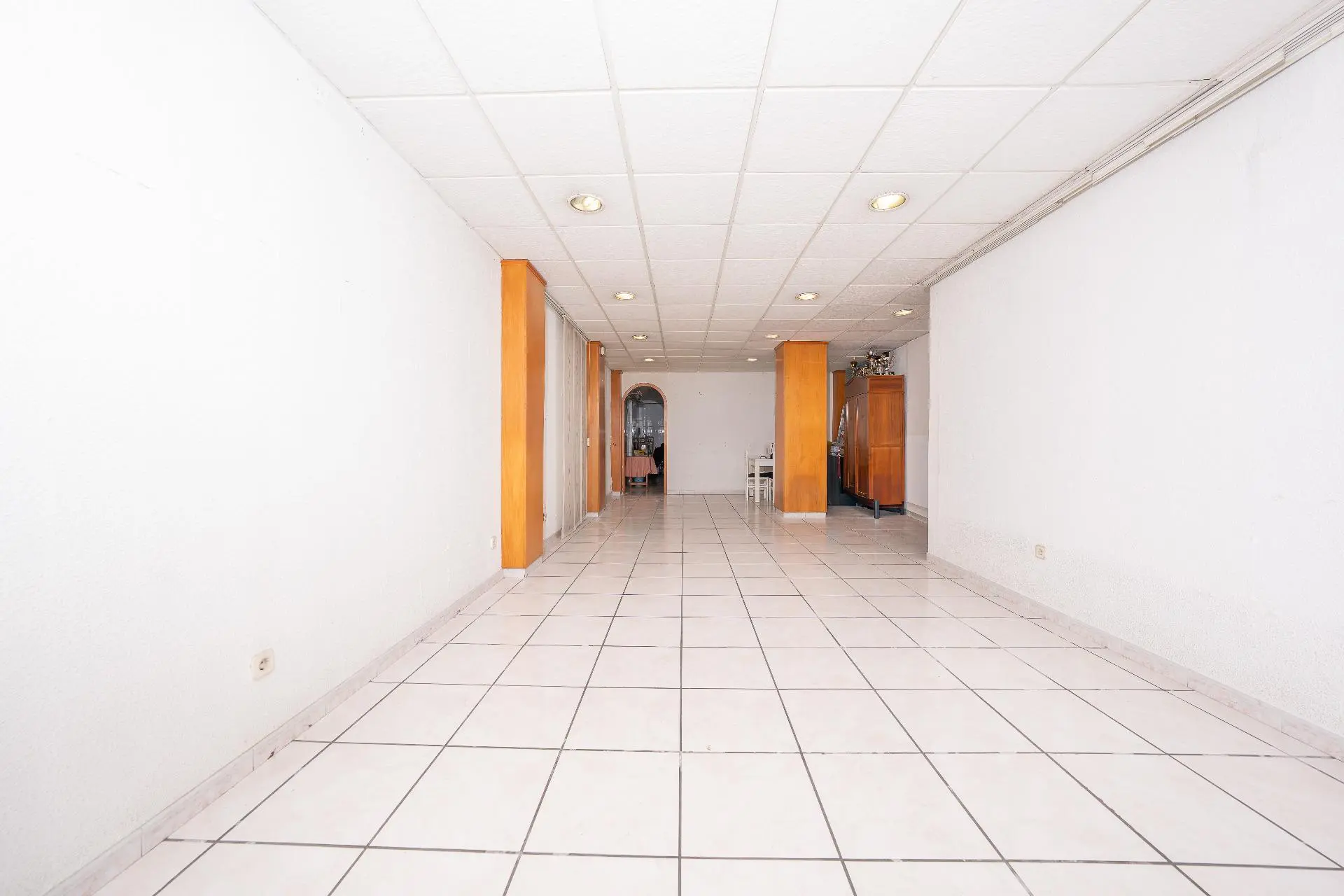 Commercial Unit Of 78 M² In Elche, Spain