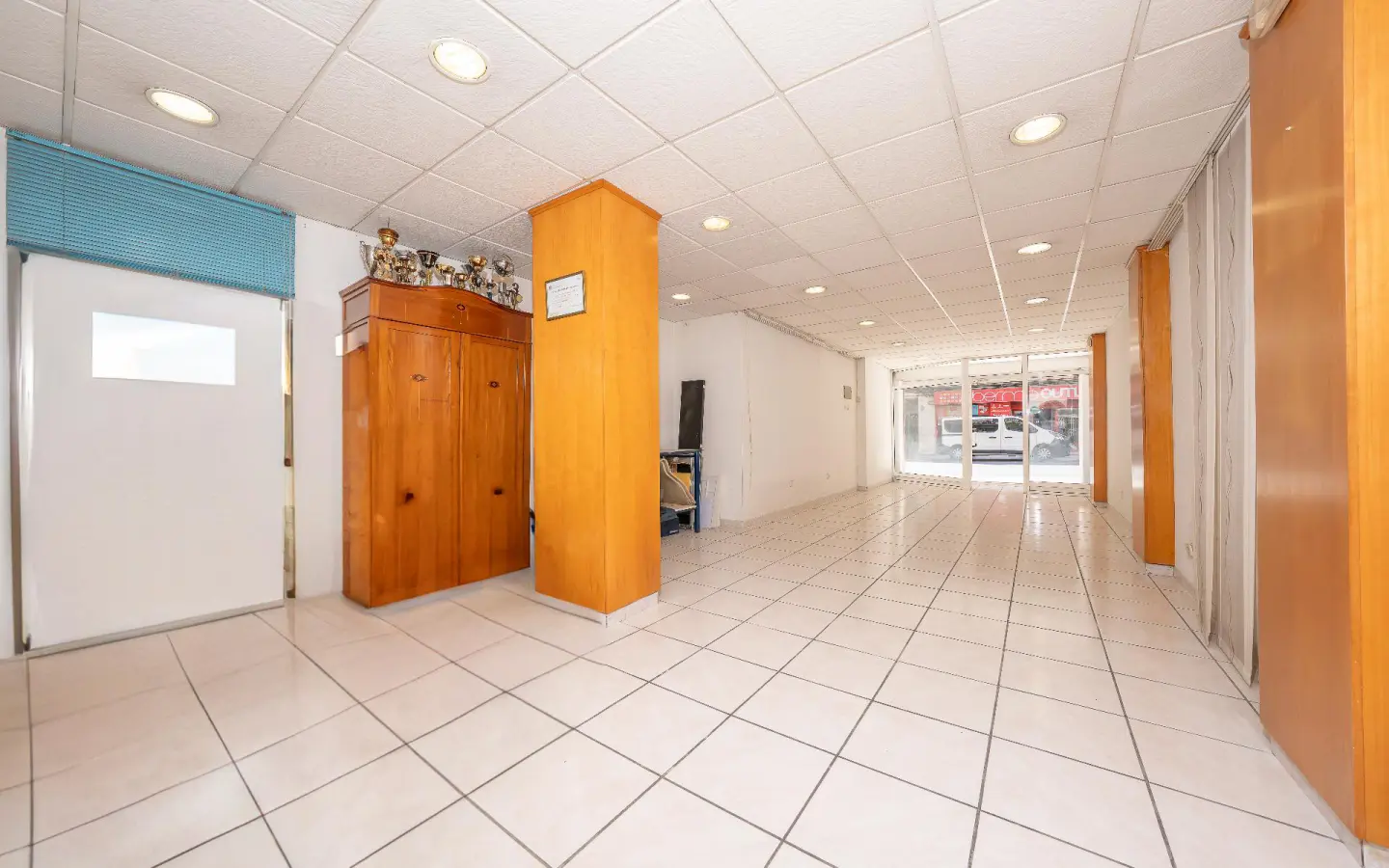 Commercial Unit Of 78 M² In Elche, Spain