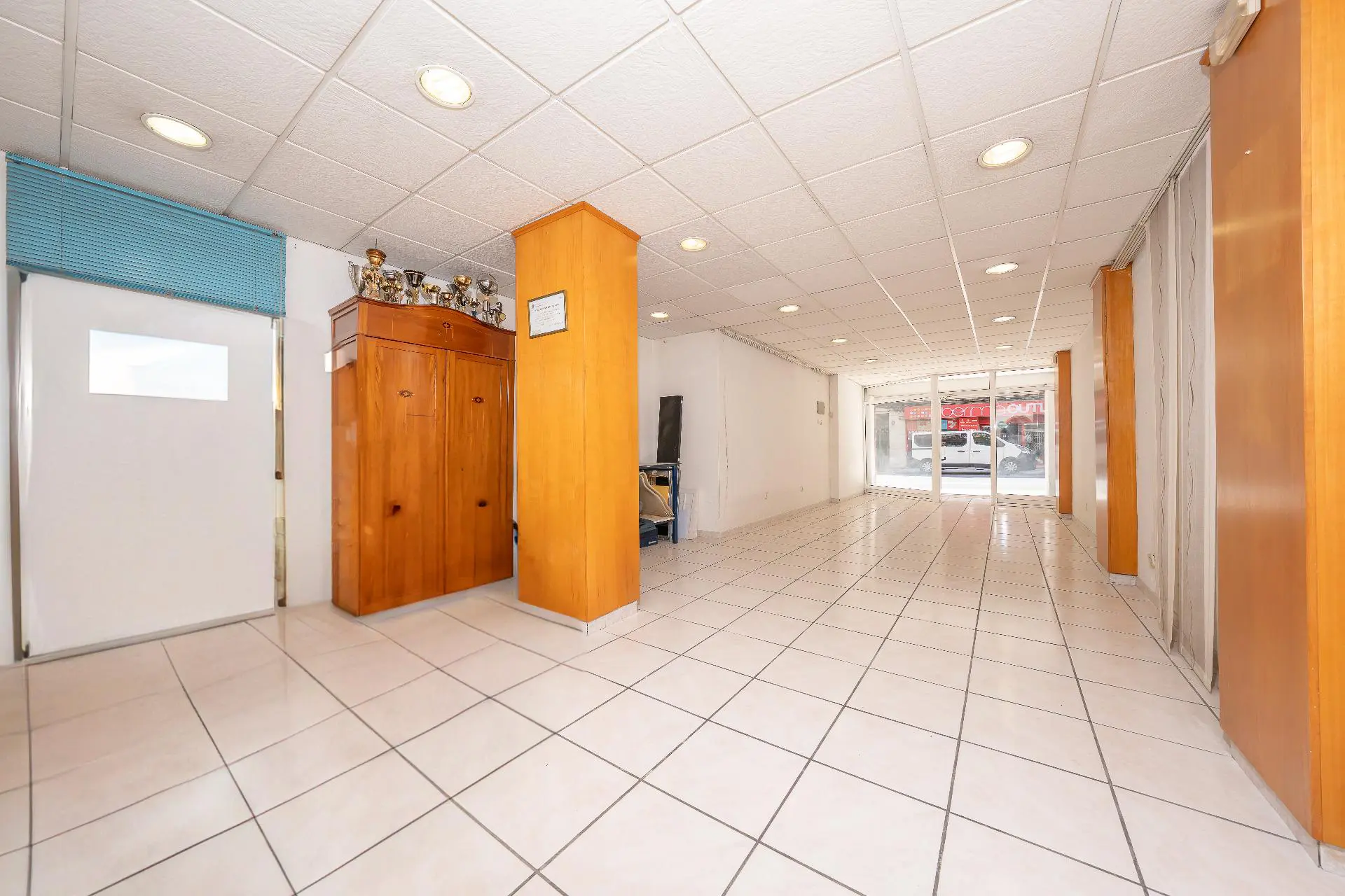 Commercial Unit Of 78 M² In Elche, Spain