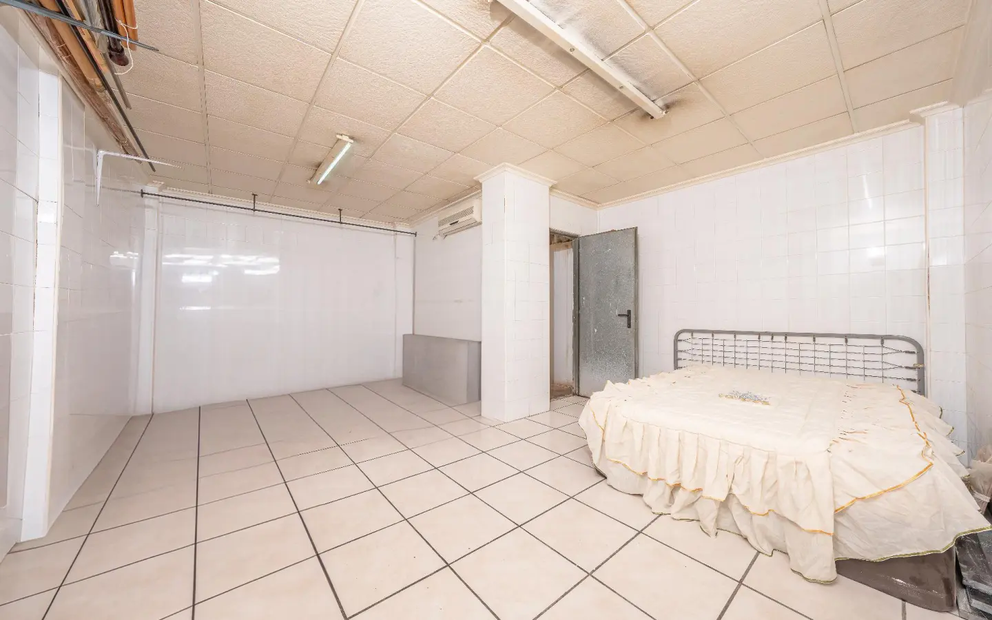 Commercial Unit Of 78 M² In Elche, Spain
