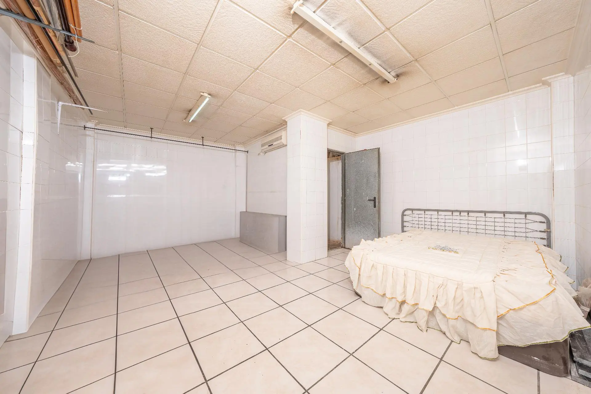 Commercial Unit Of 78 M² In Elche, Spain