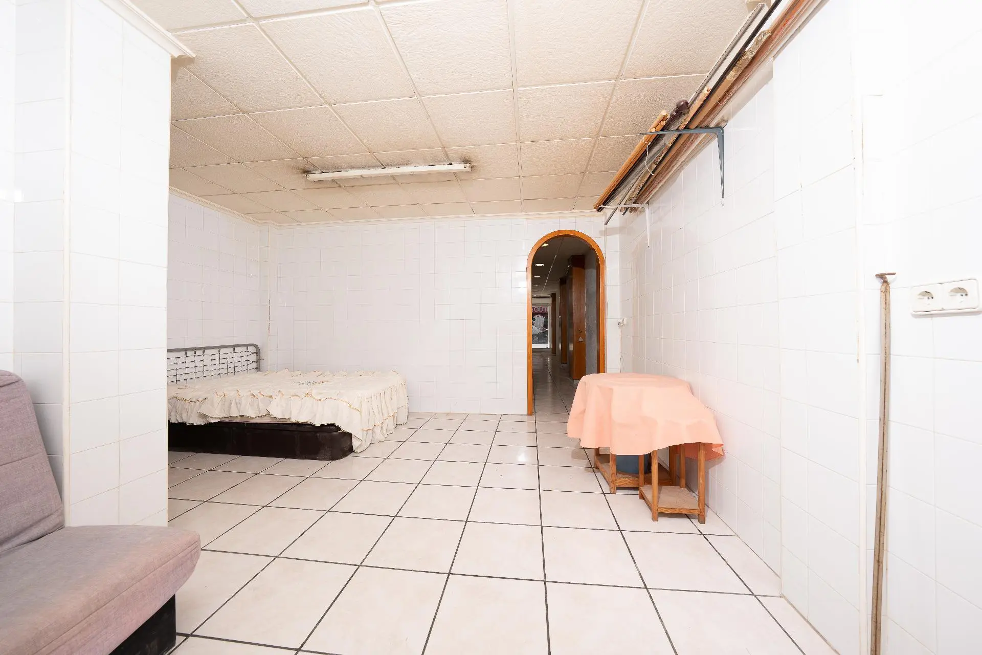 Commercial Unit Of 78 M² In Elche, Spain