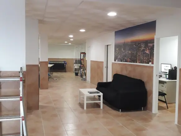 Commercial Unit In Alicante, Spain (136 M²)