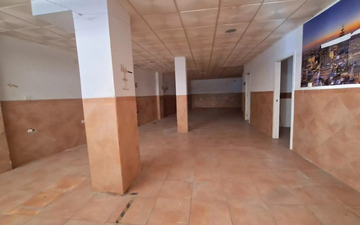 Commercial Unit In Alicante, Spain (136 M²)