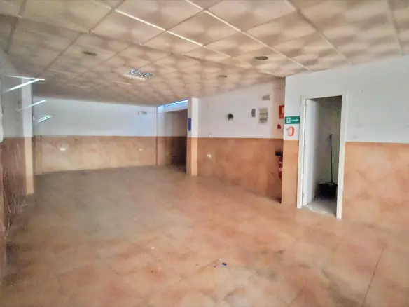 Commercial Unit In Alicante, Spain (136 M²)