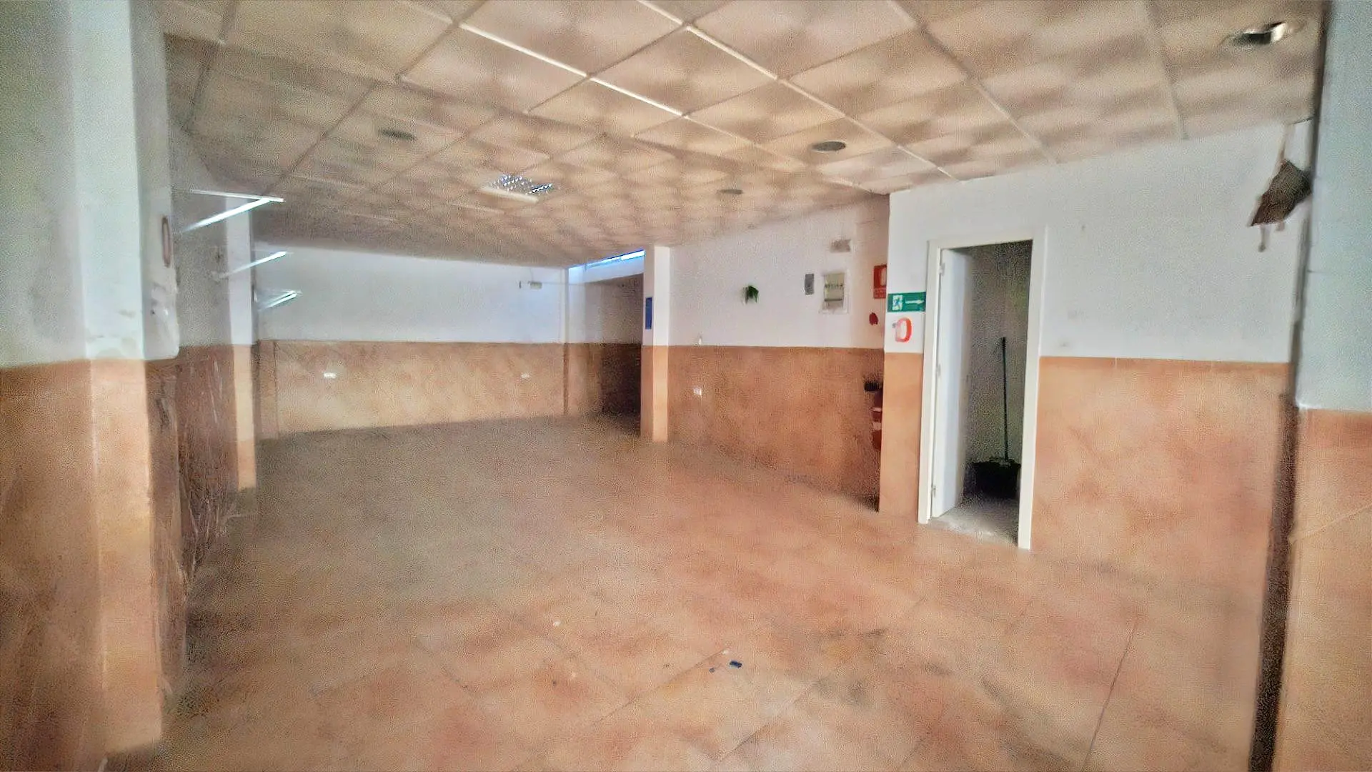 Commercial Unit 136 In Alicante, Spain