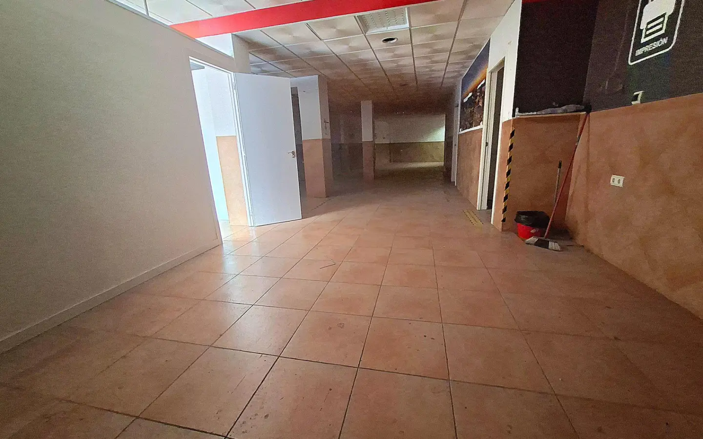Commercial Unit In Alicante, Spain (136 M²)