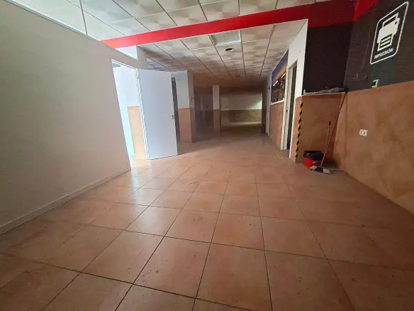 Commercial Unit In Alicante, Spain (136 M²)