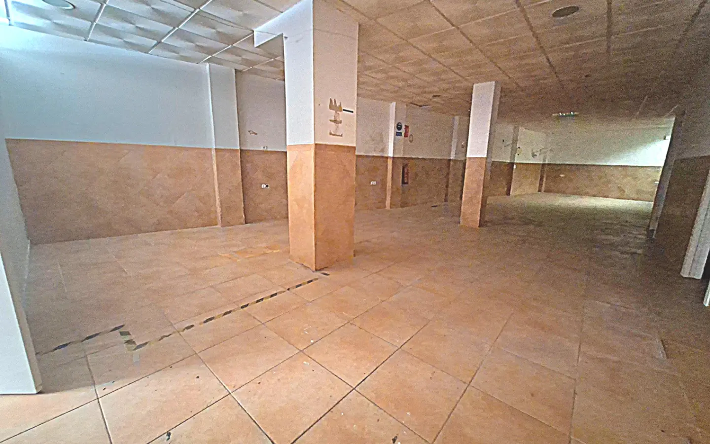 Commercial Unit In Alicante, Spain (136 M²)