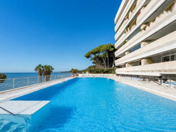 Apartment Of 150 M² With Sea Views In Marbella