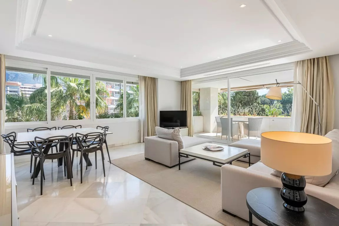 Apartment Of 150 M² With Sea Views In Marbella