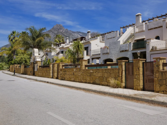 Townhouse Of 0 M² With Private Garden, Solarium & Jacuzzi In Nagüeles, Marbella