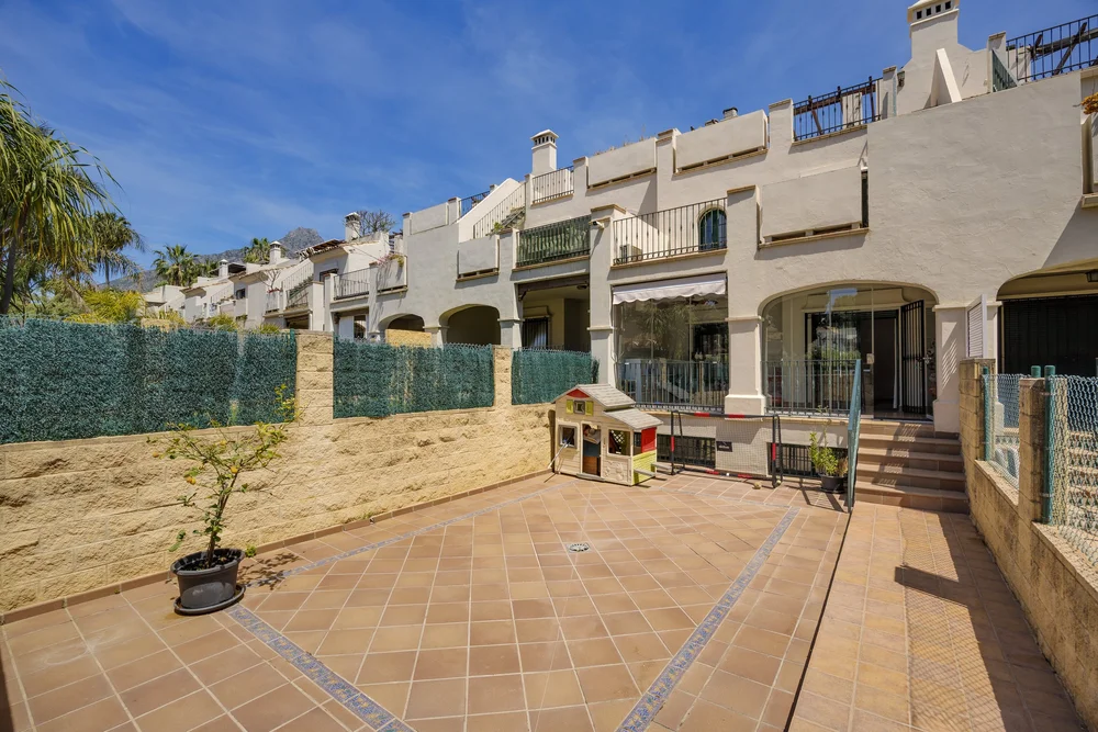 Townhouse Of 0 M² With Private Garden, Solarium & Jacuzzi In Nagüeles, Marbella