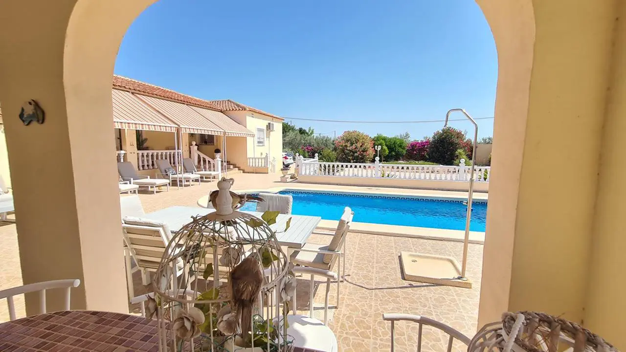 Country House Of 150 M² In Catral, Spain
